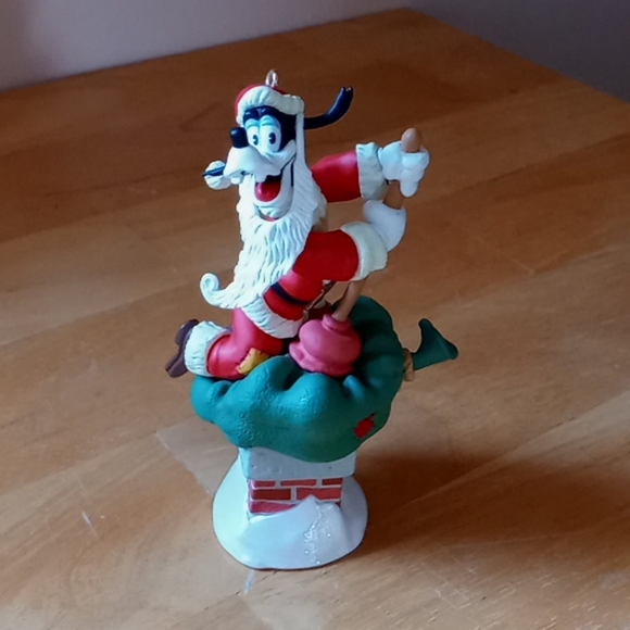 1999 Disney Hallmark Cards Goofy Ornament